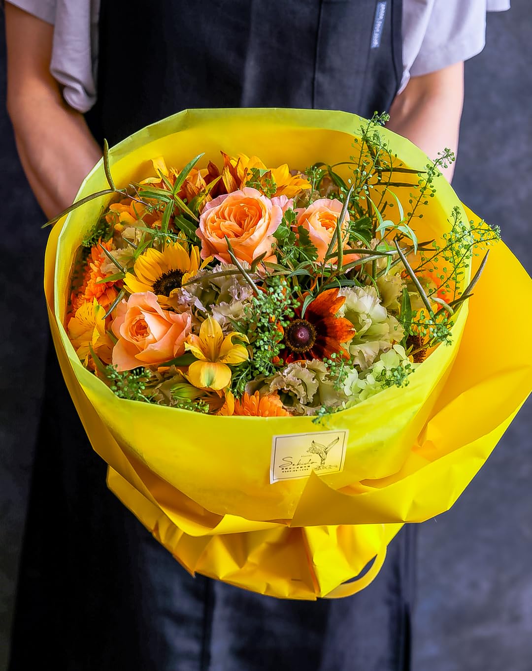 花束 生花 ブーケ LLサイズ イエロー&オレンジ&グリーン 花 フラワー 誕生日 母の日 プレゼント ギフト ラッピングしてお届け 結婚記念日 お祝い 父の日 秦野市の花屋 フローリストせきど 総理