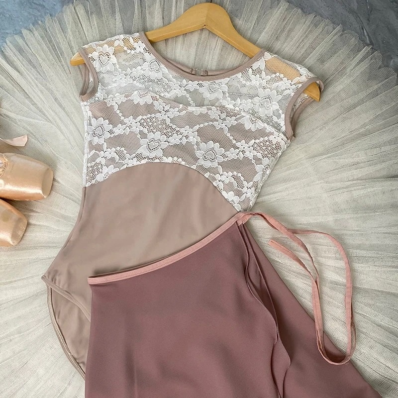 バレエダンスレオタードバレエダンスコスチュームプロの女性ダンス体操のバレエレオタード半袖メッシュレオタード ブラックベーシックレオタード