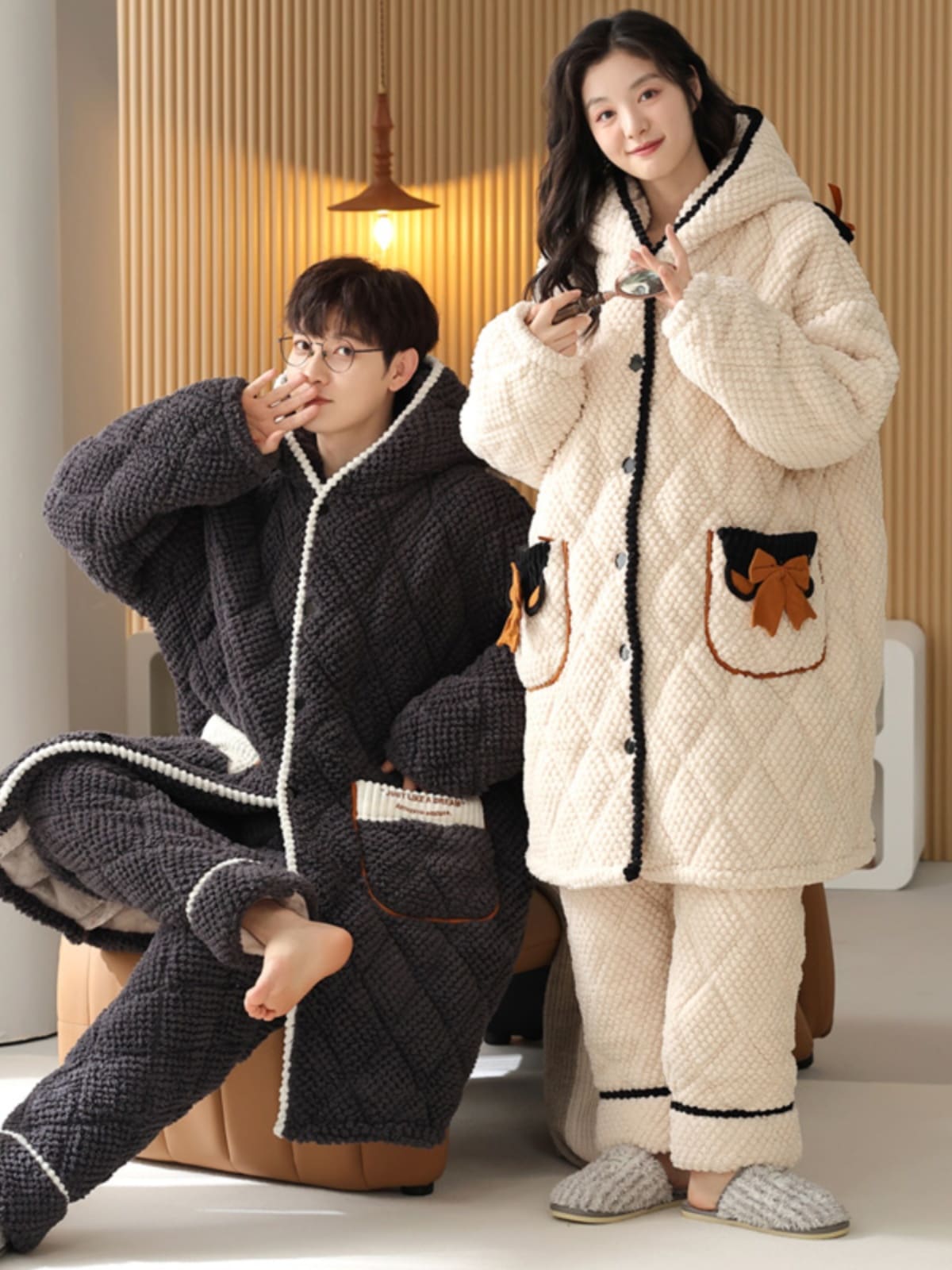 コットンコーラルフリースのカップルのパジャマの女性の秋モデルの男性のローブの3層はツーピーススーツの外に着用することができます