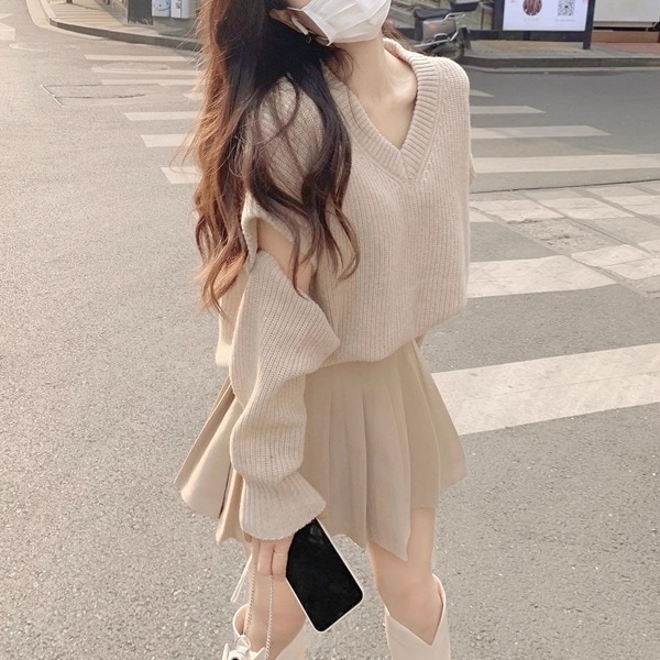 個性的な袖切替デザインのトップスとプリーツミニスカートのセットアップ レディース トップス ニット セーター プルオーバー 半袖 長袖 Vネック 襟なし ストレート リブニット 伸縮性 個性的