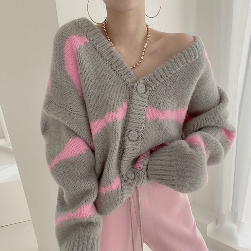 トップス アウター セーター カーディガン 袖あり 長袖 ボリューム袖 ドロップショルダー Vネック 襟なし かわいい 大人可愛い シンプル カジュアル おしゃれ お洒落 レトロ 大人女子 こなれ感 5,307円