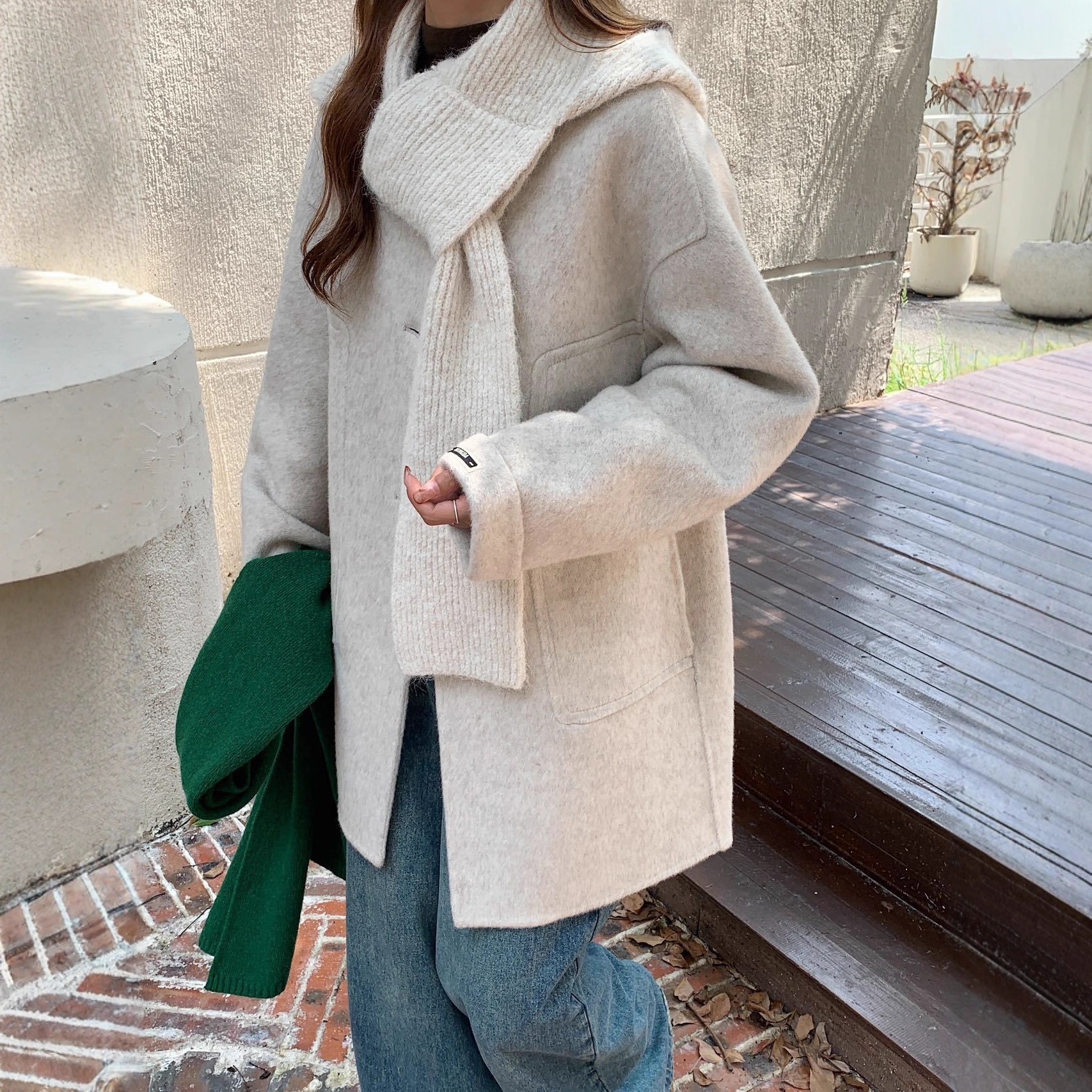 シングルブレストのニットマフラーミドル丈の両面ウールコートゆったりとしたシルエット厚手のカシミヤウールコート韓国風レディースアウターウェア