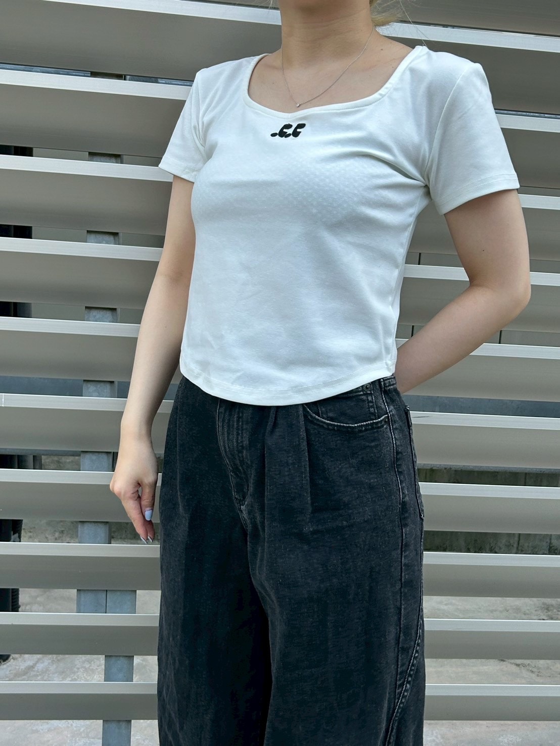 RR LOGO SQUARE NECK T-SHIRT スクエアネックT 韓国　人気　トップス　レディース　短丈　レスト　Tシャツ　韓国ブランド