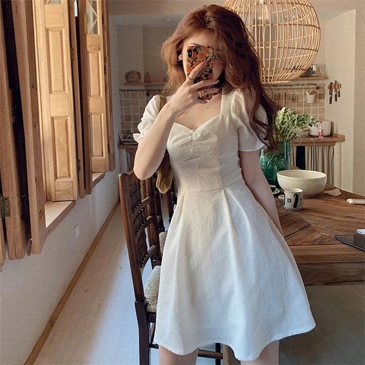 ガーリーなムード演出可能早い者勝ち 夏 ヘップバーンスタイル 受け取って腰 ミニスカート 気質 2024ニュースタイル ジェントルスタイル ライトラグジュアリー フレンチスタイル レトロ