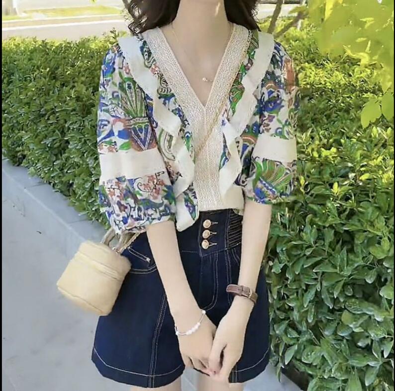 Vネックレースのパッチワーク港風花シャツ甘バブリースリーブ花柄トップス