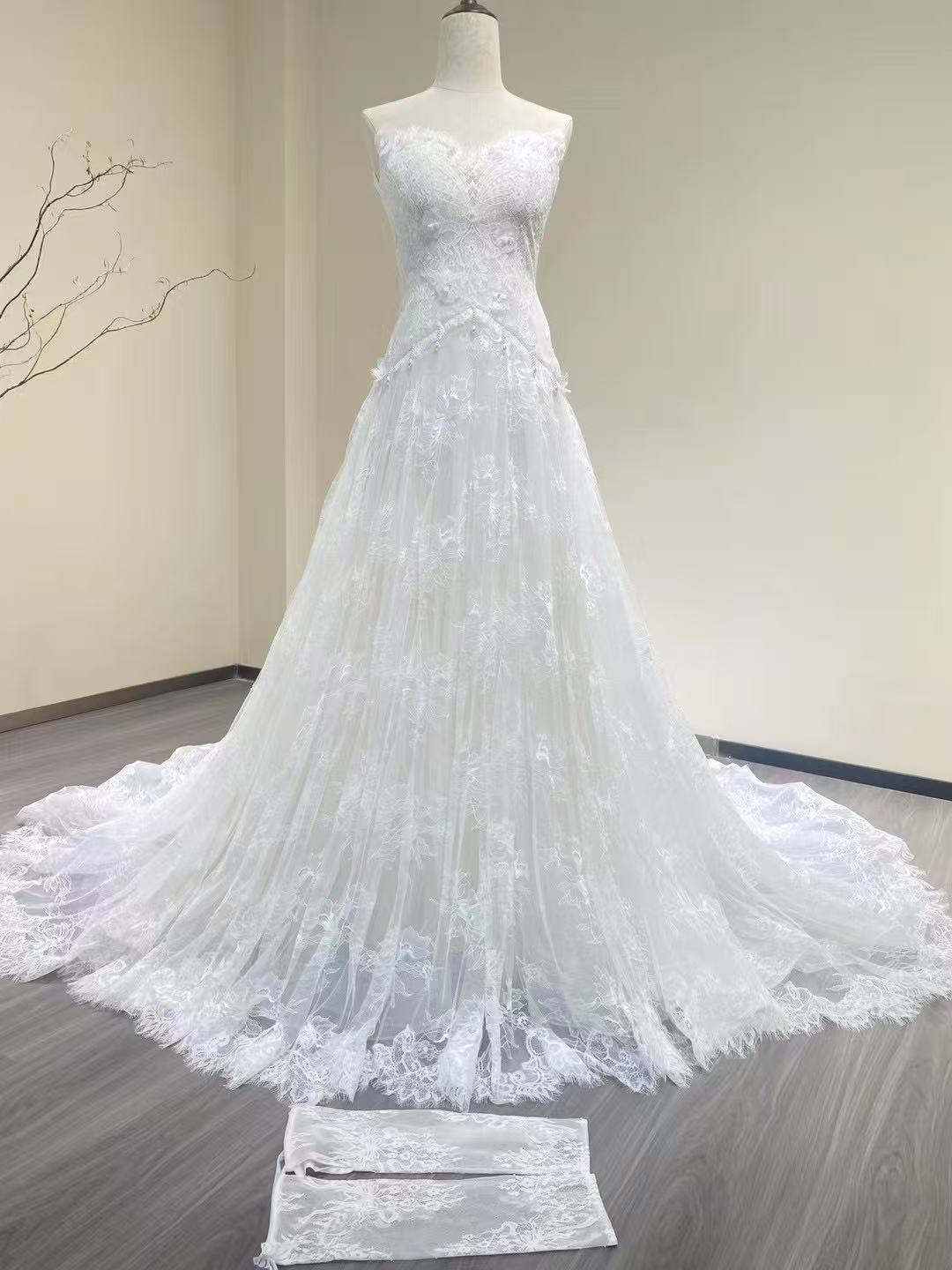 ウエディングドレス ホワイト ベアトップ 贅沢な総レース 華やかなトレーン 取り外し袖 結婚式 前撮り