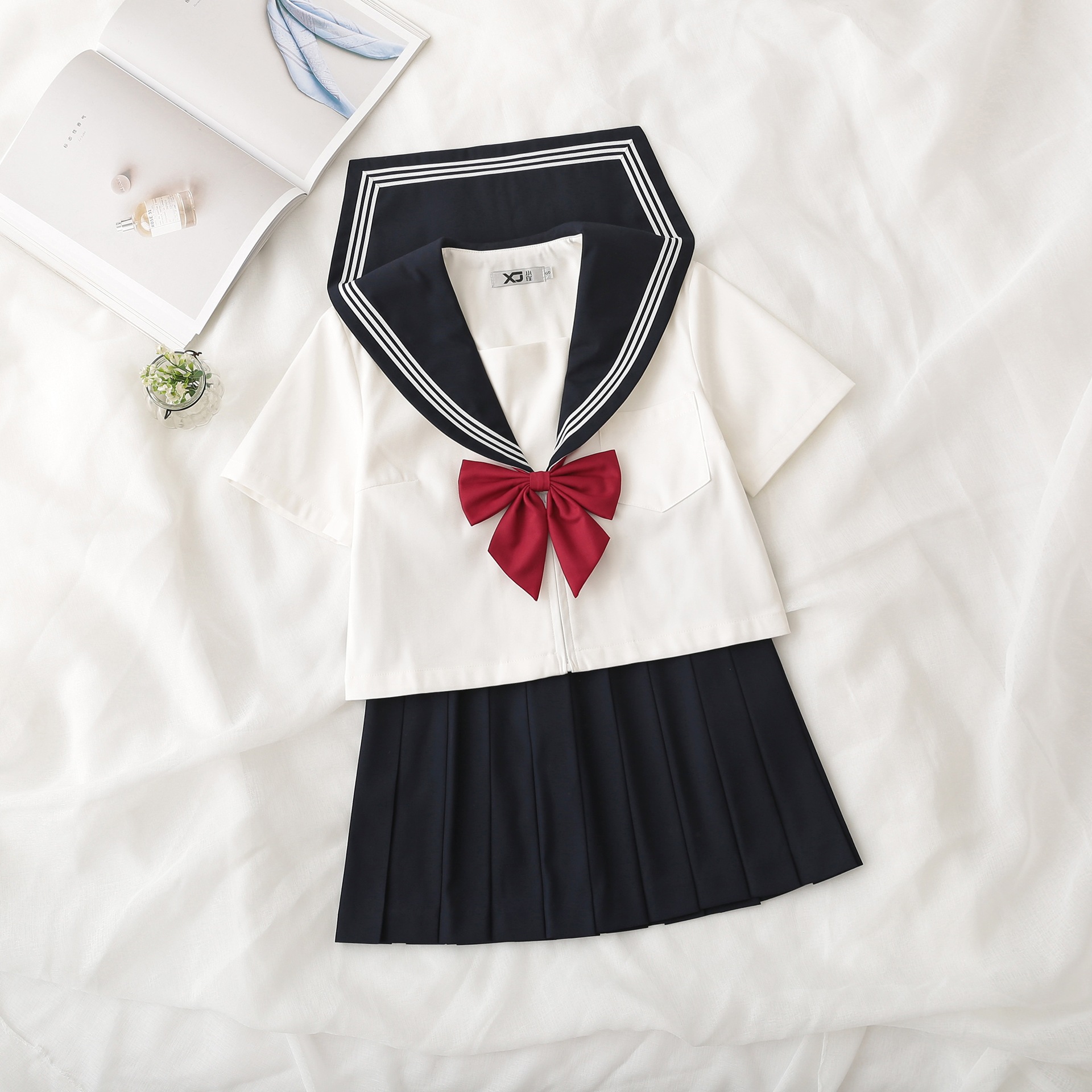 [上着 + ハーフスカート + ボンネット] 基本スタイルの正統派 JK 制服 白三本の半袖セーラー服 女子学生用の学ラン或いはクラスの制服 カレッジスタイル