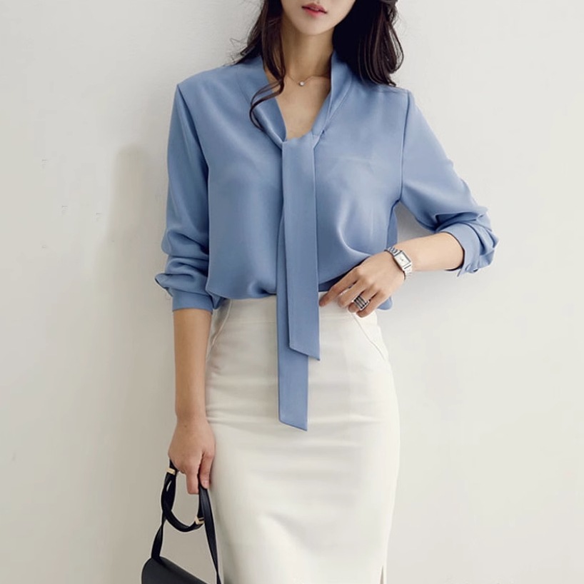 トップス ブラウス ショート丈 半端丈 長袖 Vネック ボウタイ ストレート リボン ボタン かわいい 大人可愛い きれいめ シンプル 大人 上品 おしゃれ お洒落 スタイリッシュ 大人女子 こなれ感