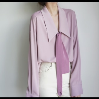 ネクタイ付きゆったりブラウス トップス シャツ ブラウス ロング丈 長袖 ボリューム袖 Vネック 5,375円