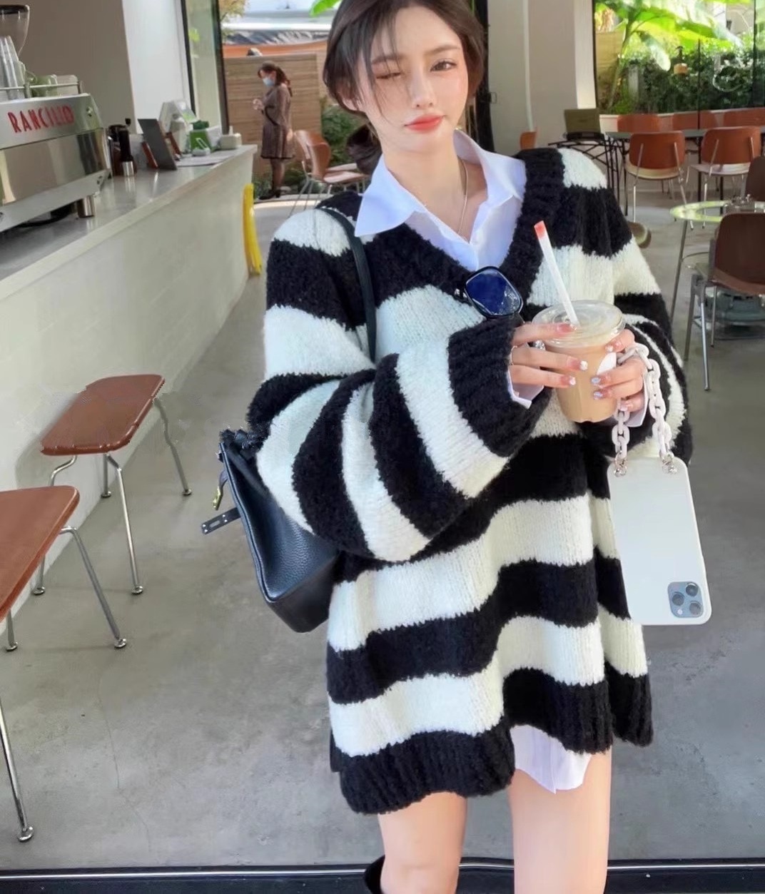 トップス セーター 長袖 Vネック プルオーバー ミディアム丈 ふわふわ 萌え袖 かわいい バックスリット かわいい 大人可愛い きれいめ シンプル 上品 おしゃれ かっこいい カジュアル こなれ感 5,793円