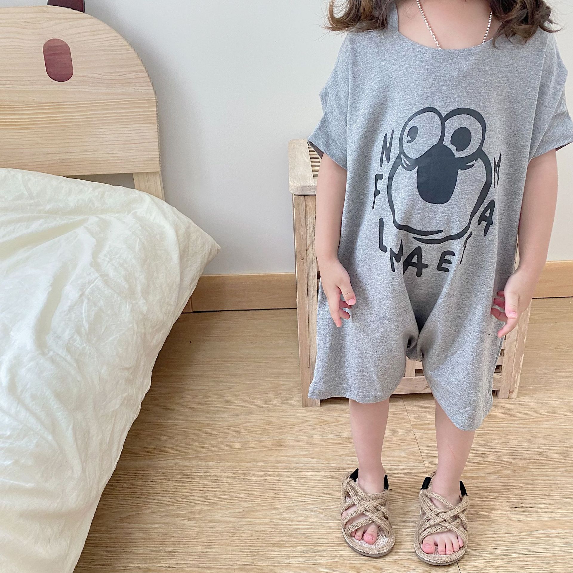 凹形 ~ 韓国版の夏の男女の子供の灰色のゆったりした漫画の復古は調子があります