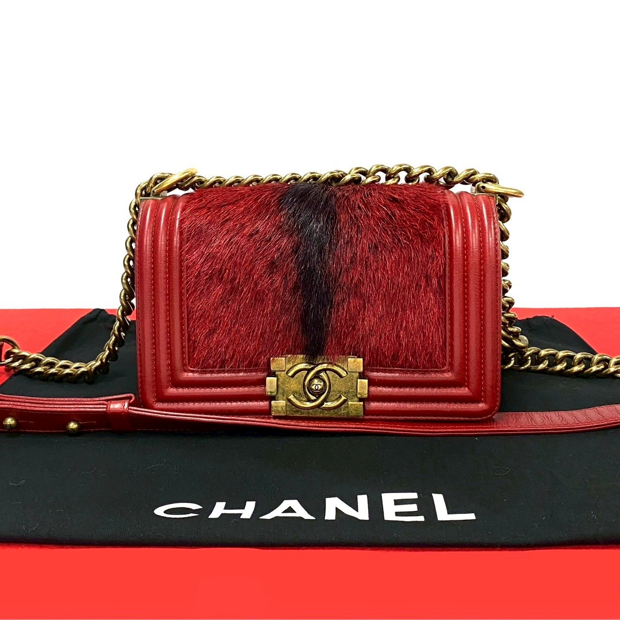 ボーイシャネル ココマークショルダーバッグ レザー ラビットファー レッド 86427