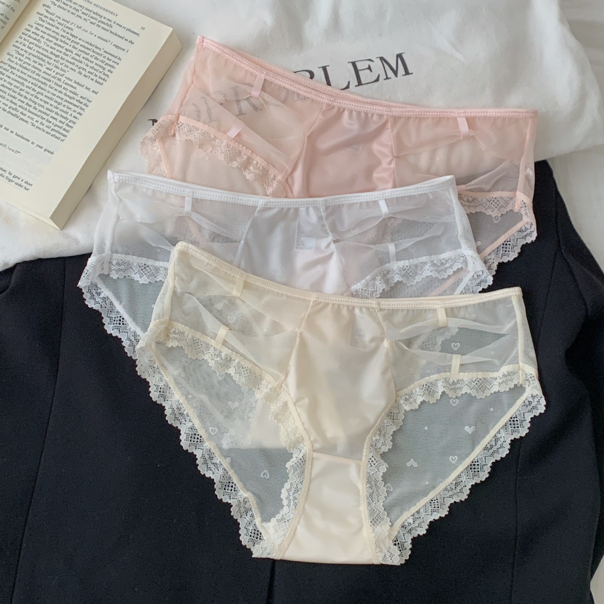 【1点ご購入 で10点プレゼントいたします】レース風透かしパンツ女2025痕のないサテン女子小三角パンツレディース