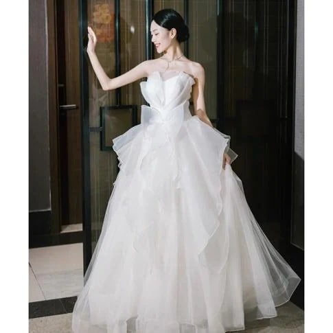 【2枚購入で 3oo円OFF！】ストラップレスライトウェディングドレス2025ブライダルメイン糸小さい豪華ビッグテール妊婦お出かけ糸冬