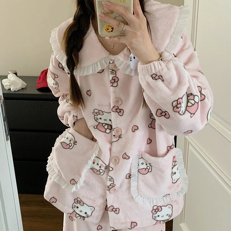 【急速出荷!】女性用ハローキティコーラルベルベットパジャマ秋冬の厚みのあるベルベットかわいいガーリーピンクのホームウェアセット 4,874円