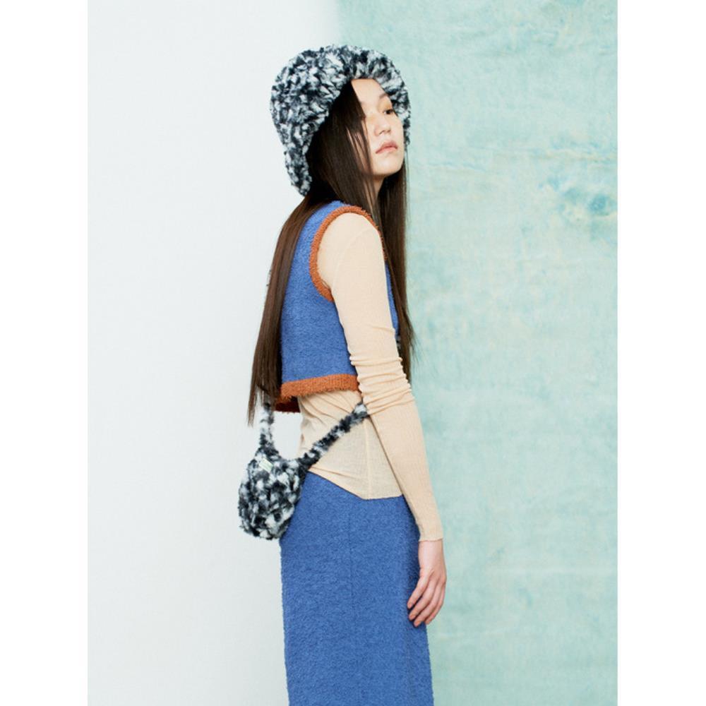 MISU A BARBE [Exclusive] FUZZY CIRCLE CROSS (4COLOR)