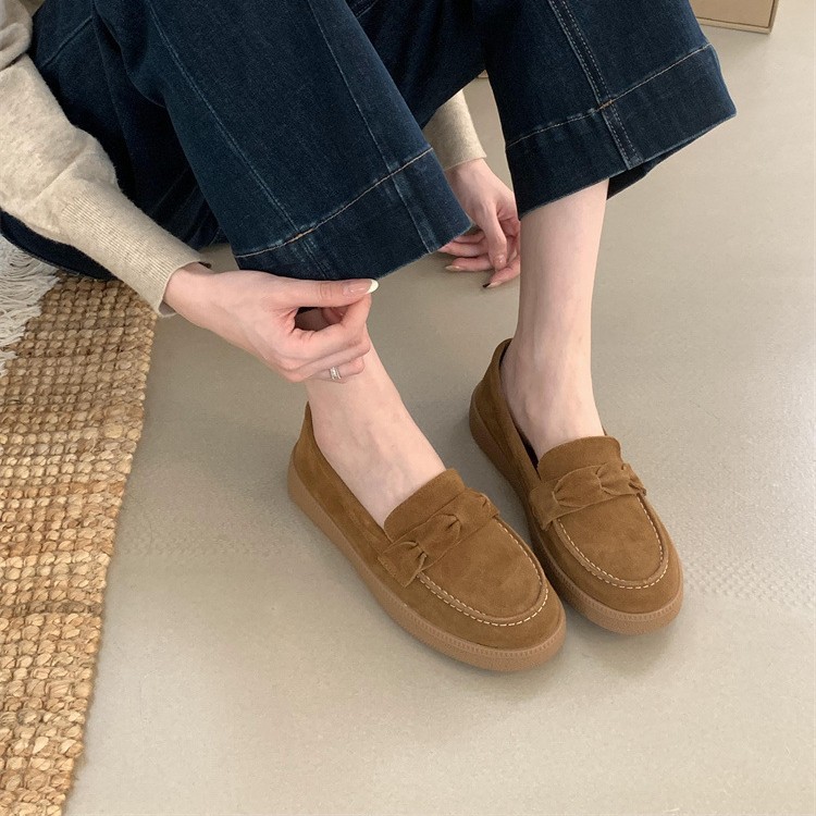 2025年春の女性のための本物の革の英国スタイルの厚いソースローファーは疲れた丸いつま先の靴のない新しい怠zyな人々のペダル