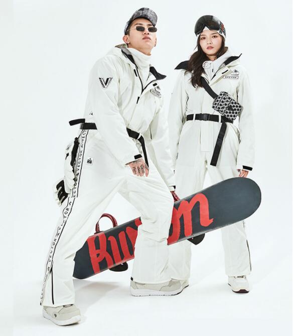 スキースーツレディース　メンズスノーボードスノーウェア