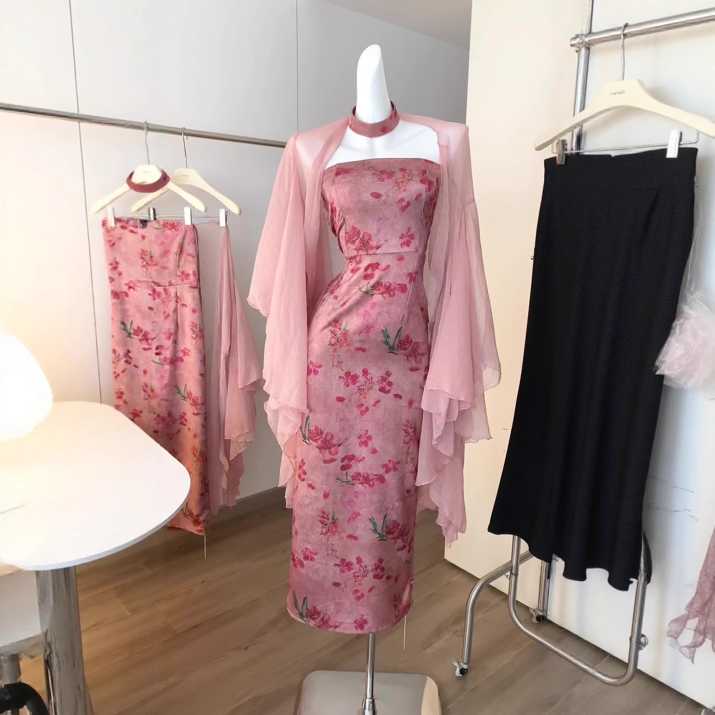 【急速出荷】チャイナドレス女性の新中国式婦人服を改良2025新気質漢服首掛けワンピース