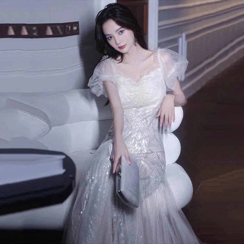 ワンピースドレスドレスドレスの女性のハイエンドバンケット気質スパンコールテールスピリット学生の日常的な大人のエチケットアート試験