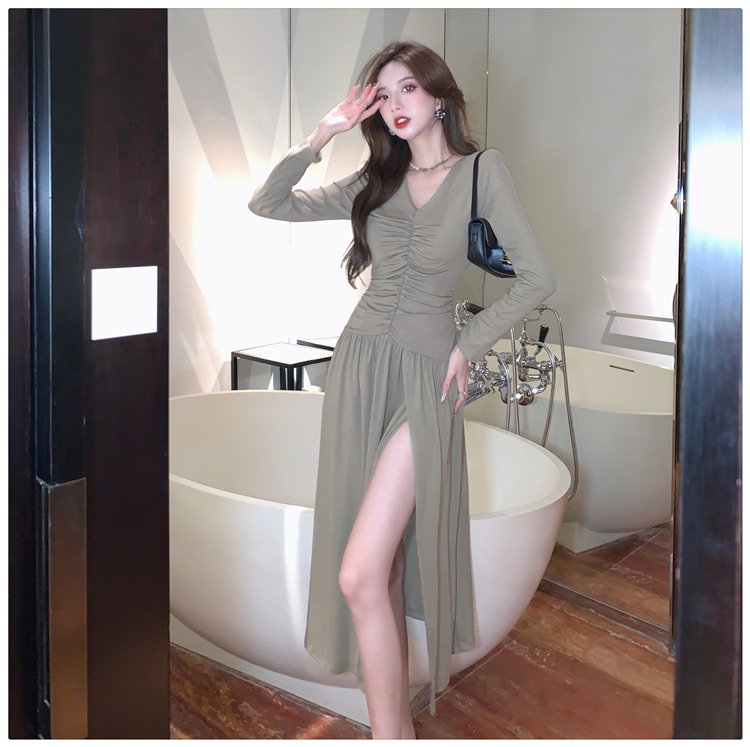 ワンピース スリット 膝下 長袖 Vネック 襟なし スリム タイト 細身 きれいめ シンプル 大人 上品 おしゃれ お洒落 かっこいい 大人女子 こなれ感 モード系 セクシー エレガント 無地 秋 冬