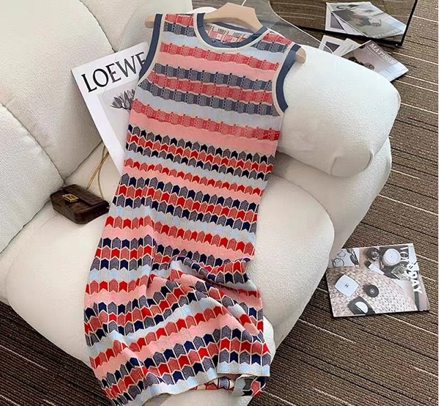 新しいデザイン ニッチ ノースリーブ ベスト スカート女性の小さなスリムな格子縞のドレス