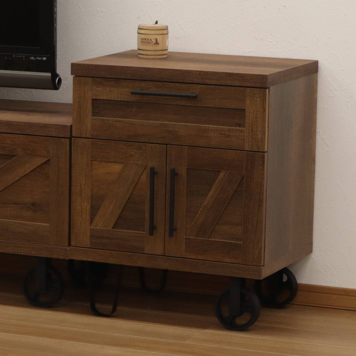 キャビネット リビング収納 インダストリアル調 ロバスト 幅60cm 収納 棚 ラック リビング 可動棚 小物収納 家具 扉 インダストリアル 引き出し