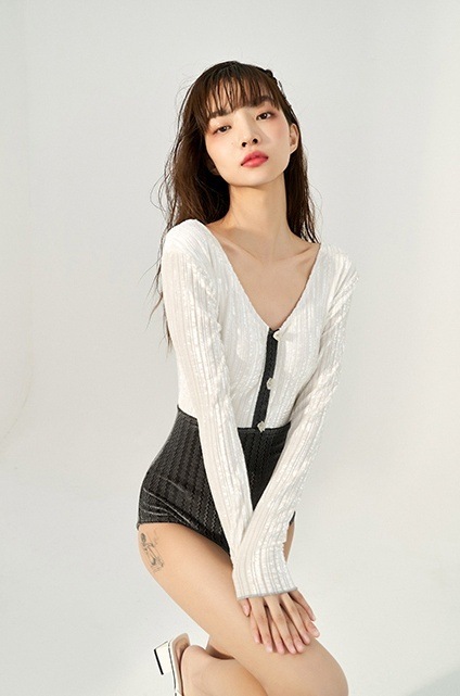 激安価格の レディース 体型カバー ラッシュガード 水着 ウエストカバー オールインワン シック花柄 長袖 Ol セットモノトーン 黒 白 韓国 かわいい 21 30代 代 ワンピース水着 サイズ M Www Bsfk Com