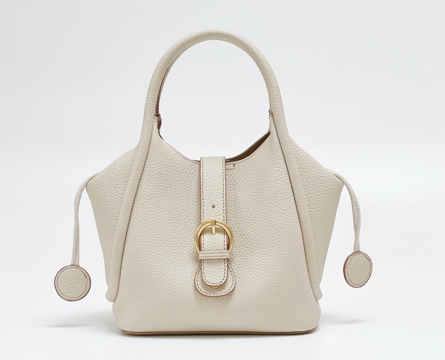 ハンドバック ショルダーバック 2WAYベルトバッグ 金具ベルト 韓国 レディース オルチャン 白 斜め掛けバッグ 通勤バッグ 肩がけ 手持ち シンプル 無地 お出かけ レトロ 使いやすいショルダーバッグ