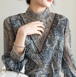 トップス ブラウス シフォンブラウス ブラウス シフォン リボン 長袖 ハイネック 透け感 バンダナ柄 ブルー 青 赤 レッド 赤 刺繡 バンダナ S M L XL 2XL 3XL プルオーバー