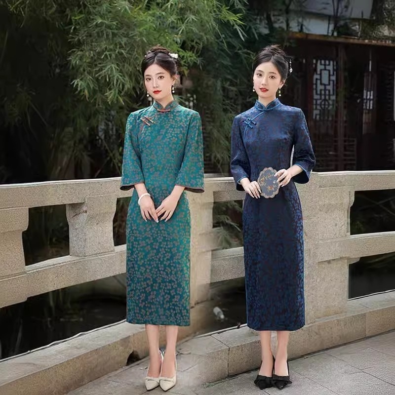 2024秋デイリージャカードレトロ逆ビッグスリーブグリーン中高年スリム白人女性向け改良チャイナドレス