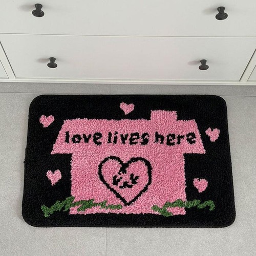 MAZZZZY ラグ love is here rug マジー 韓国雑貨 可愛い