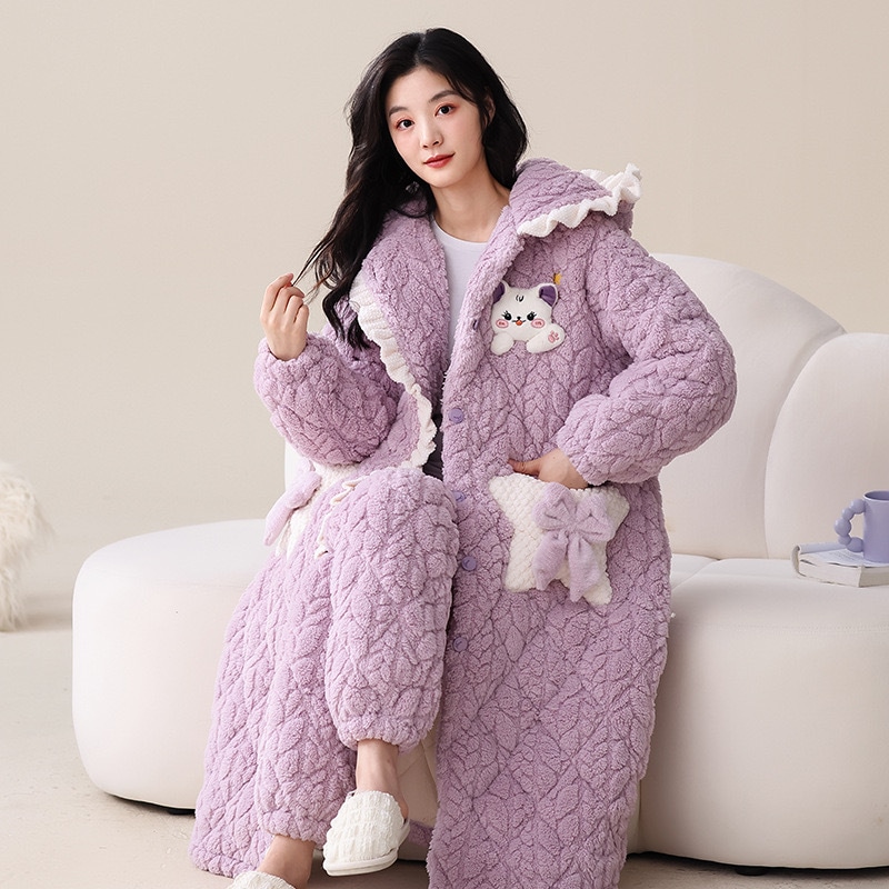 サンゴのベルベットの寝衣の女性は秋冬にベルベットのパジャマを厚くして綿の上着を挟んでかわいいフランネルの家庭服を着ている