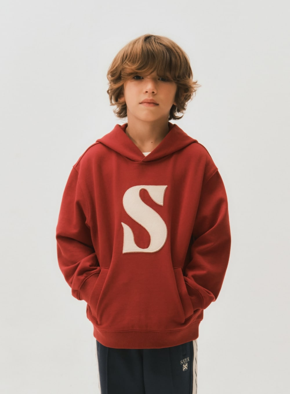 【SATUR】(K) S LOGO APPLIQUE POCKET LOGO HOODIE : BURGUNDY