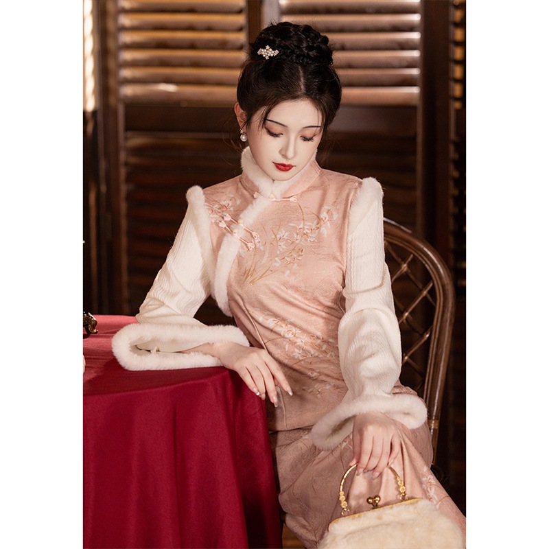 ピンクのチャイナドレス秋と冬長袖厚いベルベットの女の子唐服漢服の新しい風の婚約ドレス乾杯スーツ