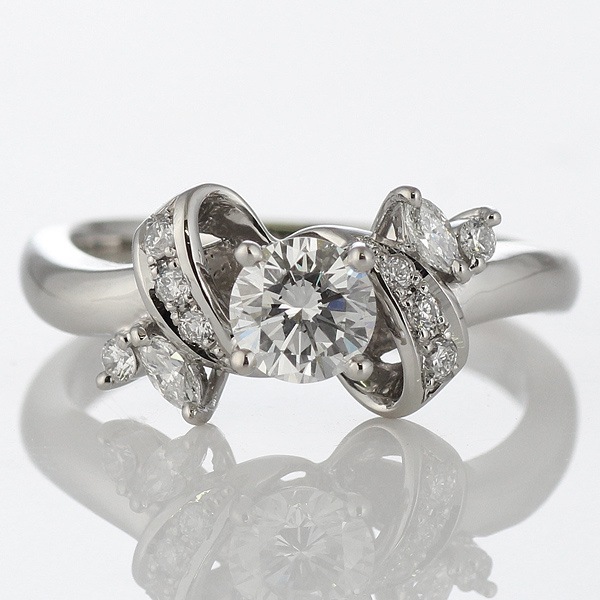 AneCan掲載 (Brand アニーベル) Pt ダイヤモンドデザインリング（婚約指輪エンゲージリング） メレ 楽ギフ_包装02P26Mar16