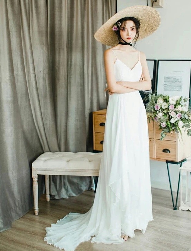 超目玉 ウエディングドレス 結婚式ドレス キャミソール 女の子ドレス スレンダーライン【ファスナー 編み上げ】簡単に スレンダー ノースリーブ 白いワンピースドレス 前撮り 後撮り 披露宴 結婚式 海