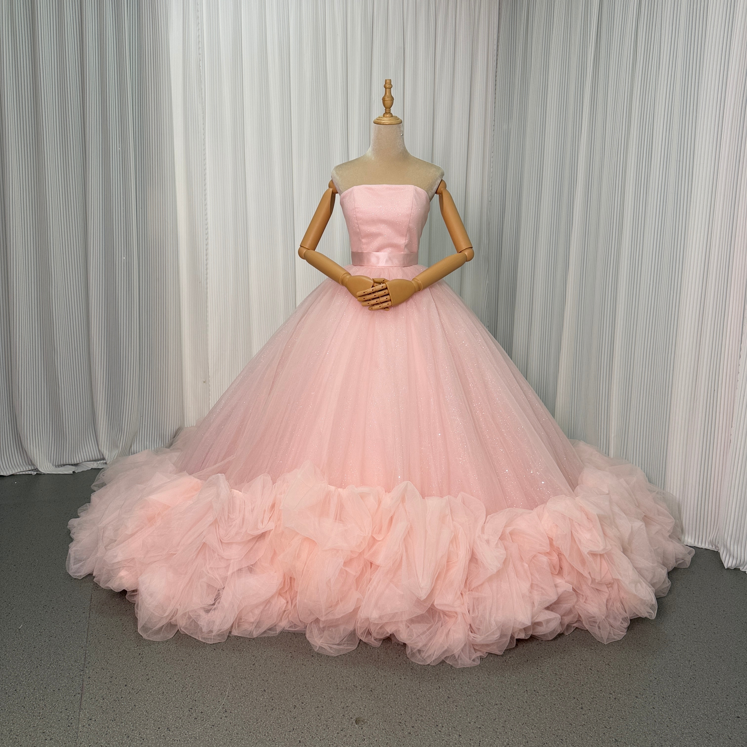 美品！カラードレス 薄ピンク ベアトップ 華やかなトレーン プリンセスライン キラキラチュール 前撮り