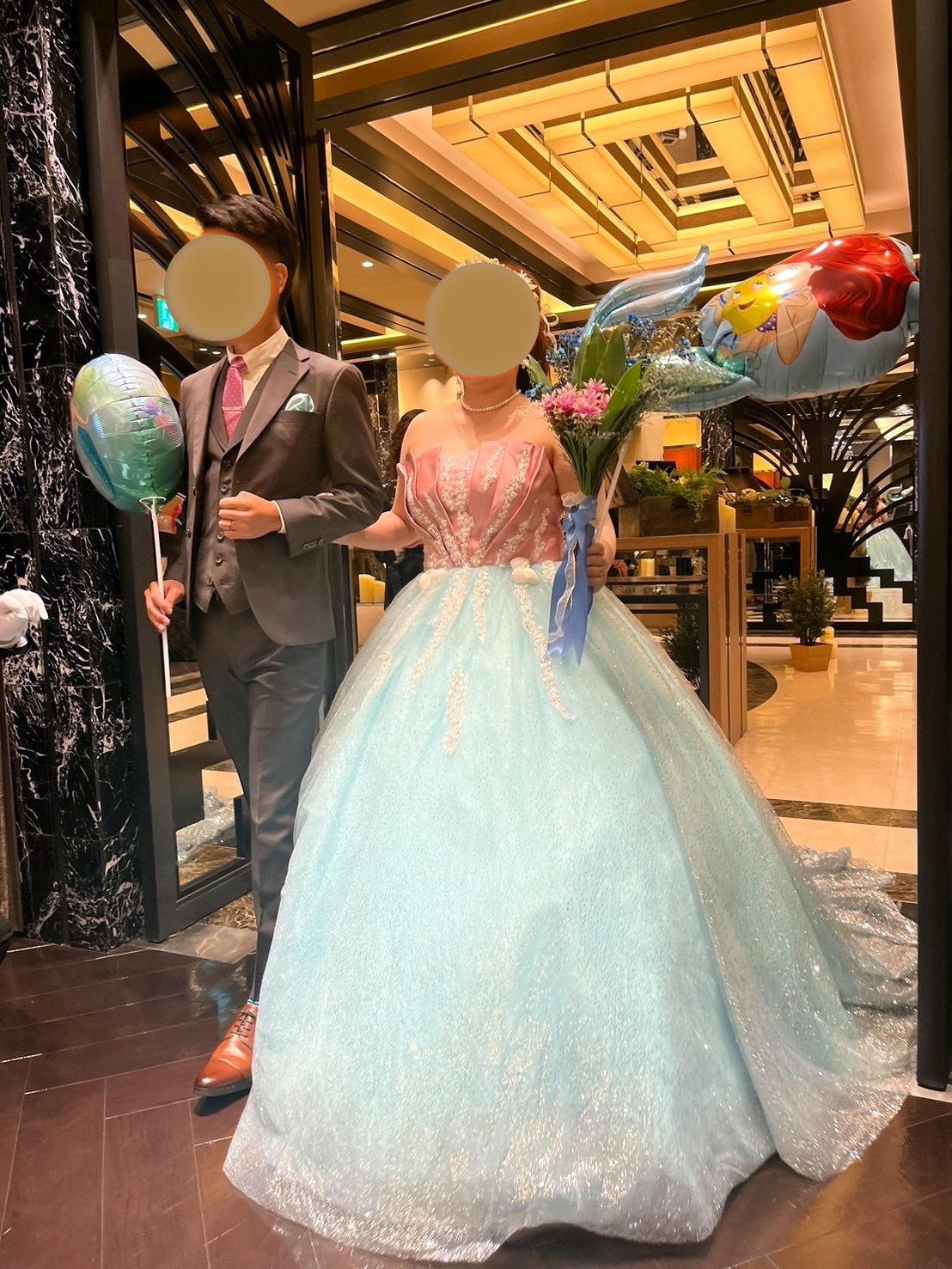 実例写真!華やか カラードレス ブルー ベアトップ キラキラチュール 3D立体レース刺繍 花嫁 プリンセスライン