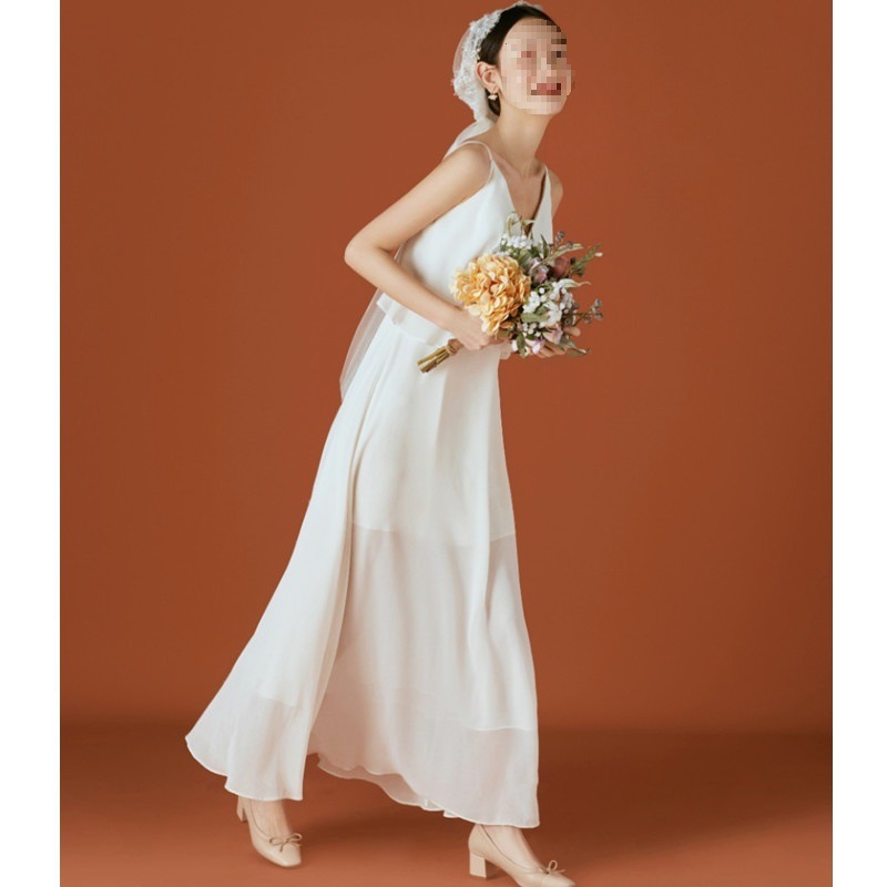 サスペンションライトウェディングドレス旅行写真スーパーシンな白いスリムビーチ写真登録小さなドレス秋と冬