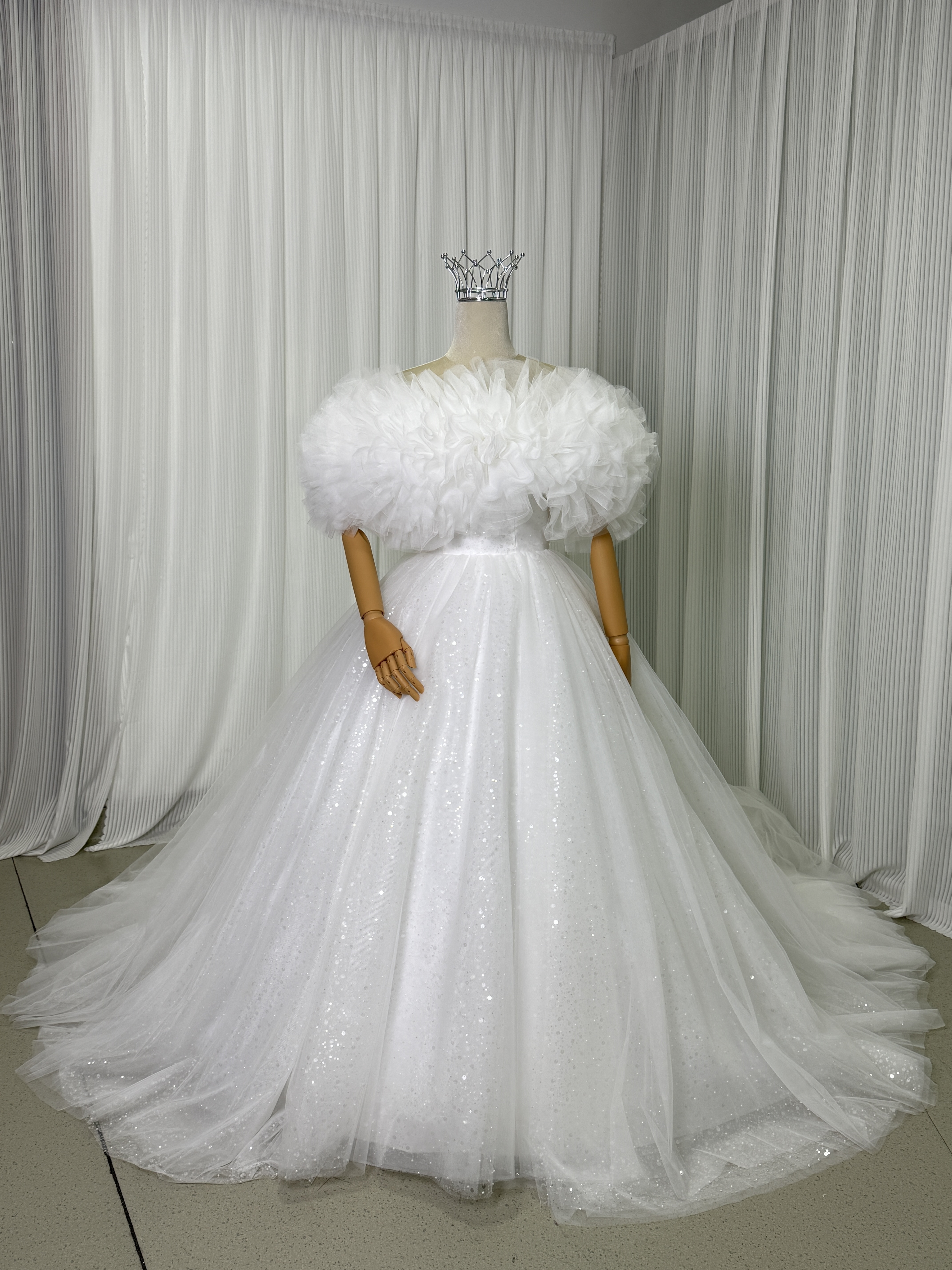 豪華!ウエディングドレス キラキラグリッターチュール オフショルダー ロングトレーン フランス風 結婚式