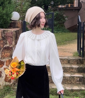 レディース トップス ブラウス 前開き 長袖 フリル袖 ラウンドネック 襟付き フェミニン プリーツ フリル ふわふわ 異国風 ボタン ヴィンテージ 中厚手 かわいい 大人可愛い シンプル 上品