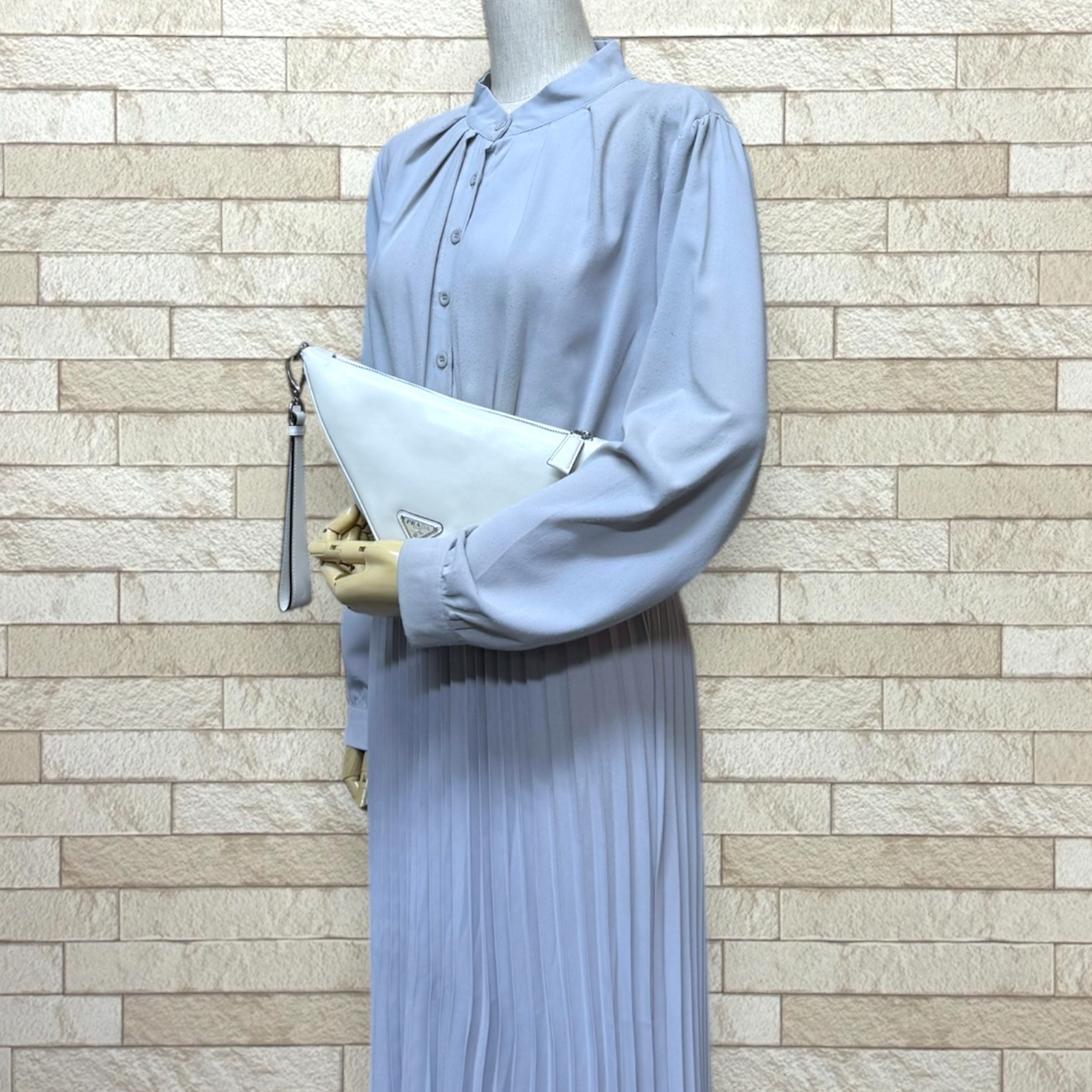 プラダ トライアングル クラッチバッグ レザー 1NE039 ホワイト PRADA 中古 美品