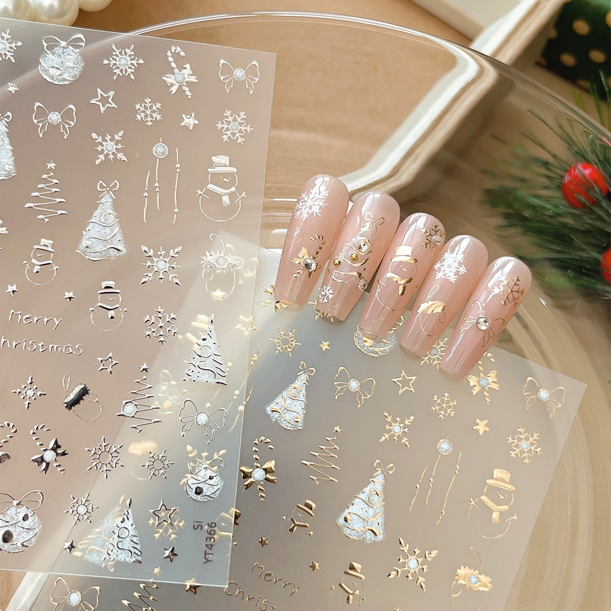 【1点ご購入 で10点プレゼントいたします】金銀のクリスマスネイルシールリボン雪だるまの素敵なバックジェルネイルアートシール