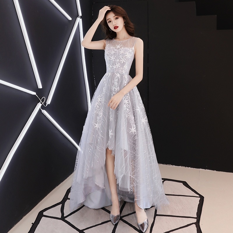 三七節です 公式の場です コンサート 卒業式 グレーのイブニングドレス新入生卒業ドレス宴会エレガントなフロントショートバックロングスタイル毎日ウェアラブルドレス