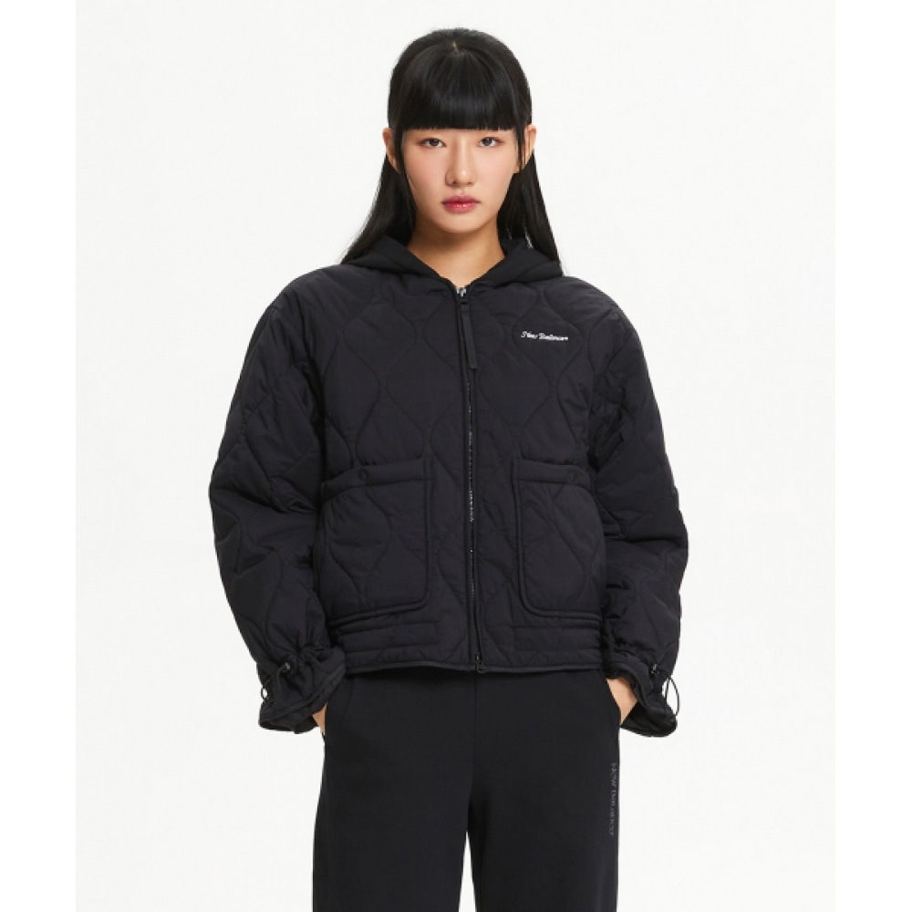 ニューバランス NBNQE4W902/女性用フード付きキルトセミクロップパッド入りジャケット (ブラック)