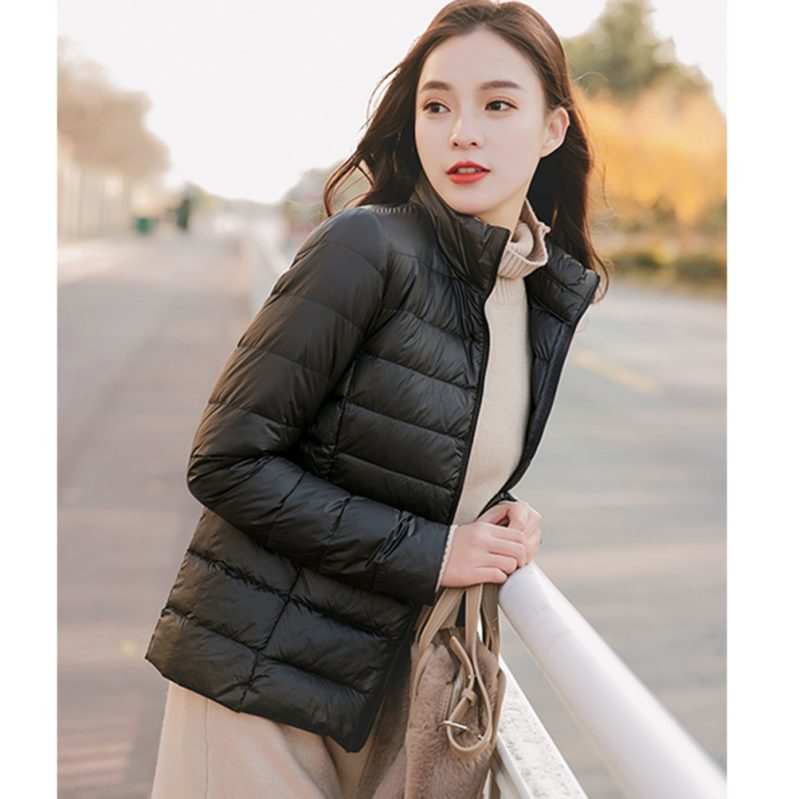 ライトダウン レディース ダウンジャケット シンプル 無地 暖かい 軽量 防風 防寒 ウルトラライト ダウンコート 収納袋付き 撥水 ダウンジャケット ダウンコート レディース ショート 立て襟 黒