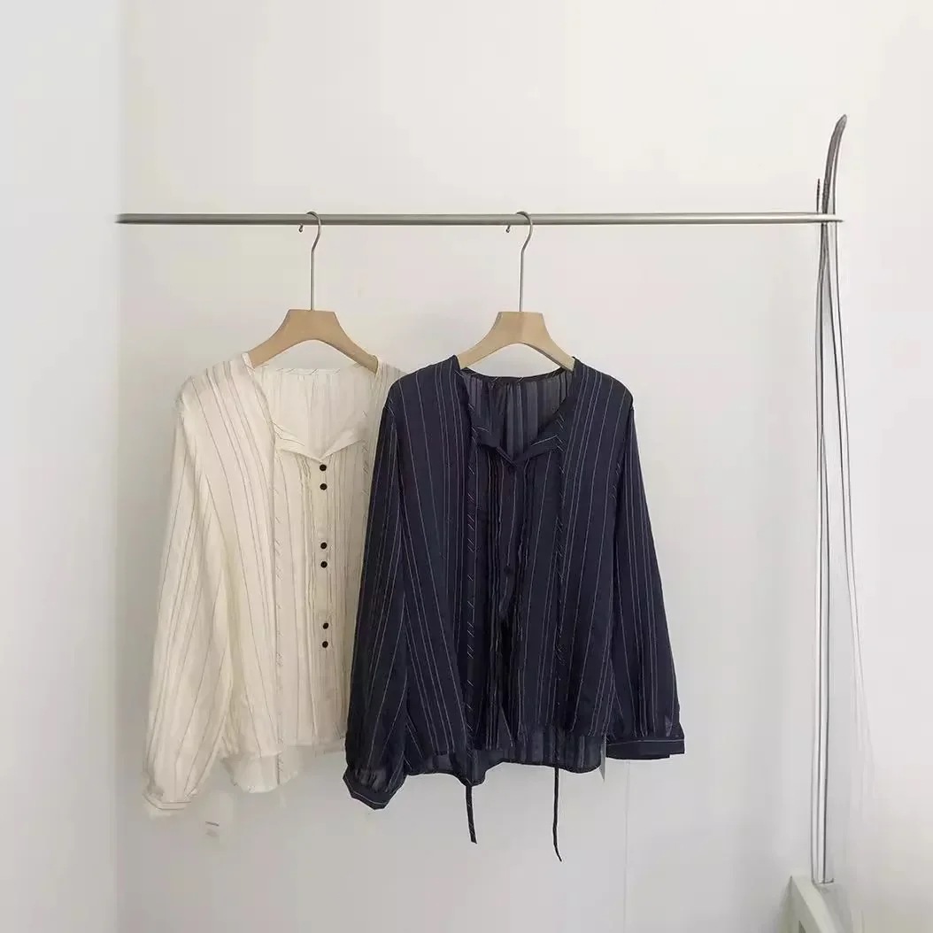 女性のカジュアルな長袖シャツ,Vネックの軽量ブラウス,ストライプの日焼け止めトップ,スリムフィット,フレンチスタイル,新しいコレクション - 200000345