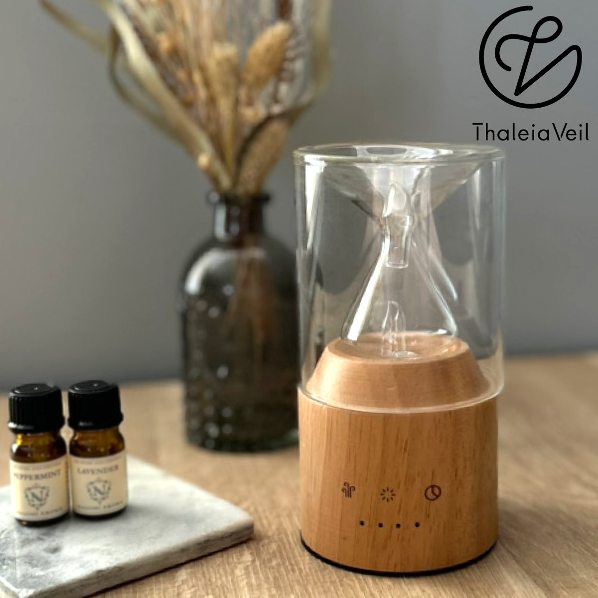 ThaleiaVeil アワーグラスディフューザー アロマディフューザー 水なし 噴霧式 天然木 ガラス製 アロマドロップ式 LED ゆらぎ タイマー機能 ダブルウォールガラス LEDライト