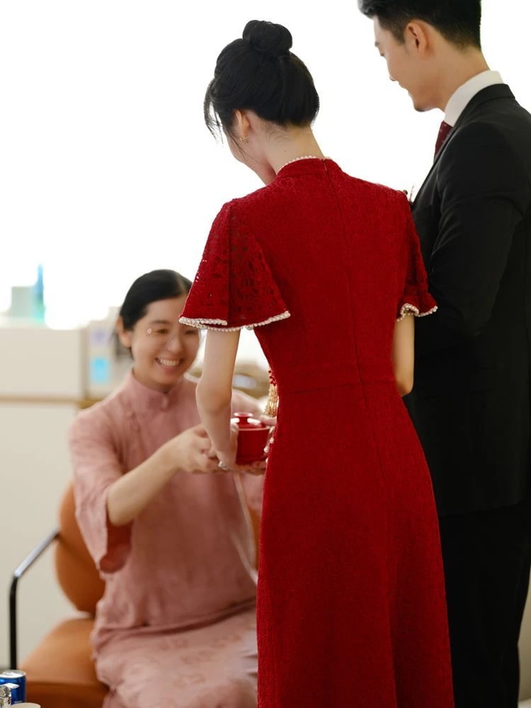 ウェア 2025 小さな赤い花嫁チャイナドレス若いスリム婚約ドレス女性